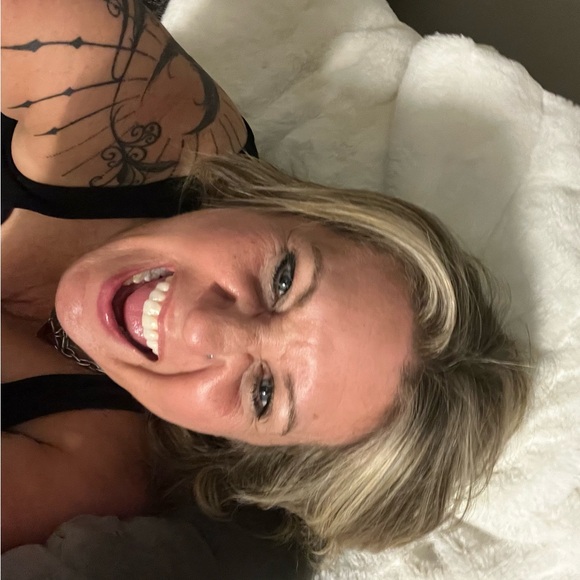 Meet your Posher, Amie - Picture 1 of 16